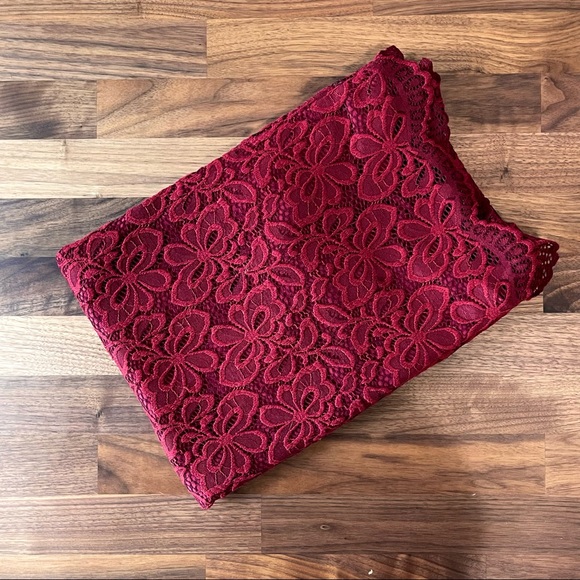 💃🏻 Off-Shoulder Lace Dress - Small - Picture 3 of 7